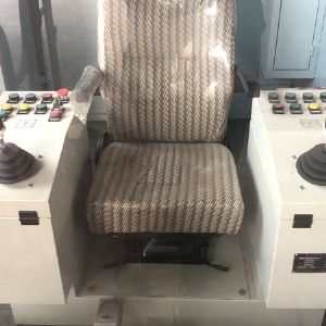 駕駛室聯(lián)動控制臺